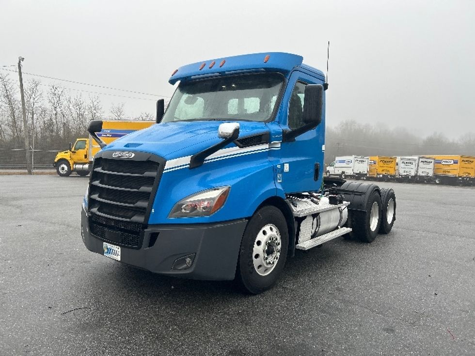 Day Cab Tractor-Heavy Duty Tractors-Freightliner-2019-T11664ST-Anderson-SC-326,200\n\t\tmiles-$ 45,500 - Image 3