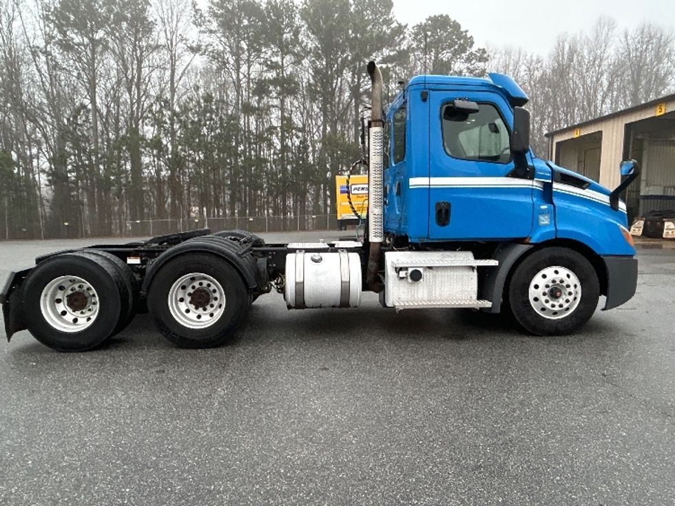 Day Cab Tractor-Heavy Duty Tractors-Freightliner-2019-T11664ST-Anderson-SC-326,200\n\t\tmiles-$ 45,500 - Image 8