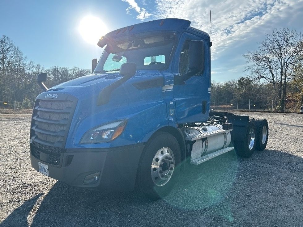 Day Cab Tractor-Heavy Duty Tractors-Freightliner-2019-T11664ST-Anderson-SC-326,912\n\t\tmiles-$ 44,500 - Image 1