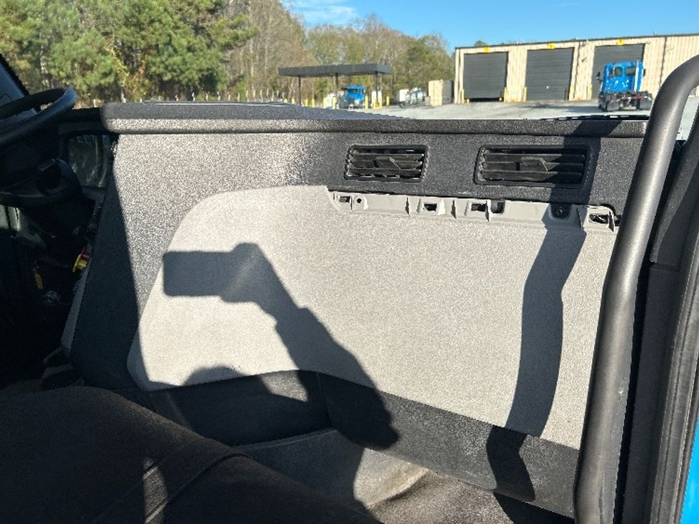 Day Cab Tractor-Heavy Duty Tractors-Freightliner-2019-T11664ST-Anderson-SC-326,912\n\t\tmiles-$ 44,500 - Image 11