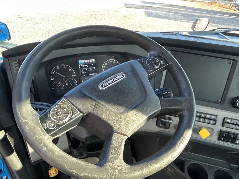 Day Cab Tractor-Heavy Duty Tractors-Freightliner-2019-T11664ST-Anderson-SC-326,912\n\t\tmiles-$ 44,500 - Image 9