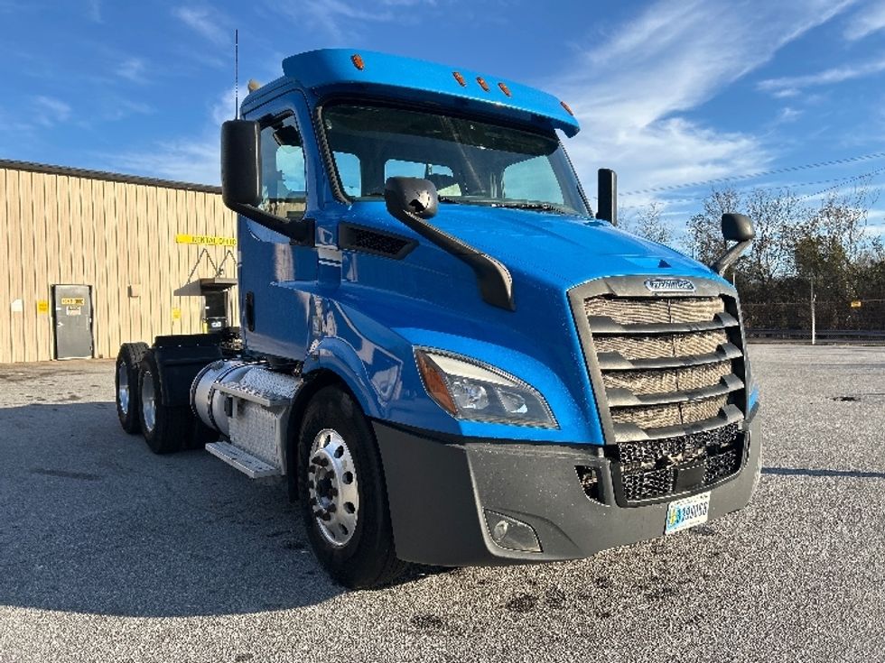 Day Cab Tractor-Heavy Duty Tractors-Freightliner-2019-T11664ST-Anderson-SC-334,063\n\t\tmiles-$ 46,250 - Image 1
