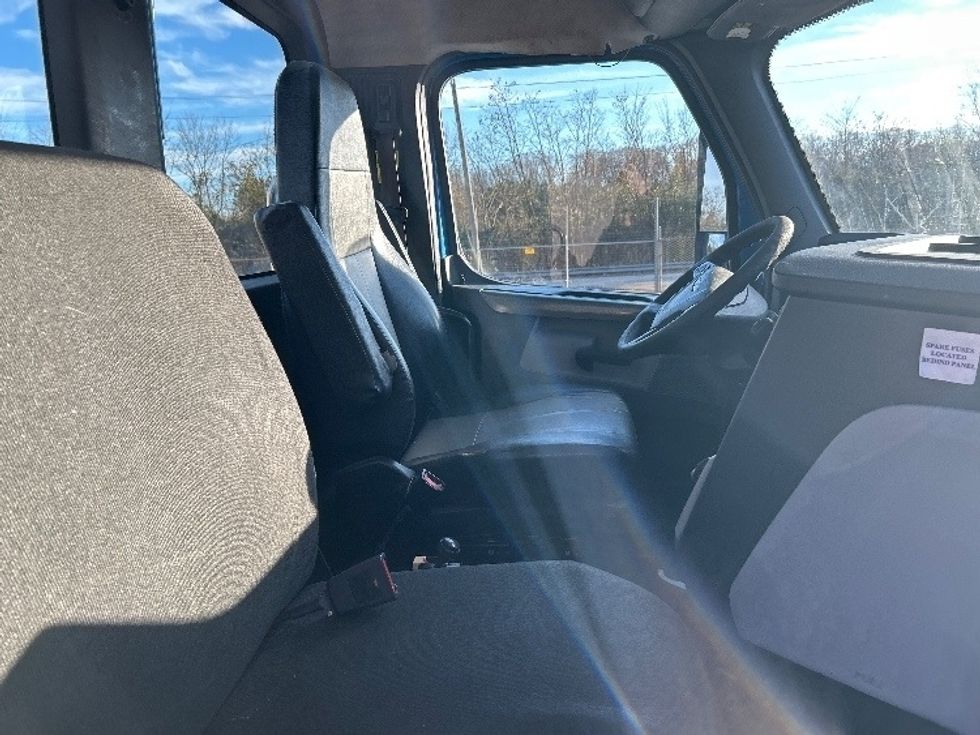 Day Cab Tractor-Heavy Duty Tractors-Freightliner-2019-T11664ST-Anderson-SC-334,063\n\t\tmiles-$ 46,250 - Image 14