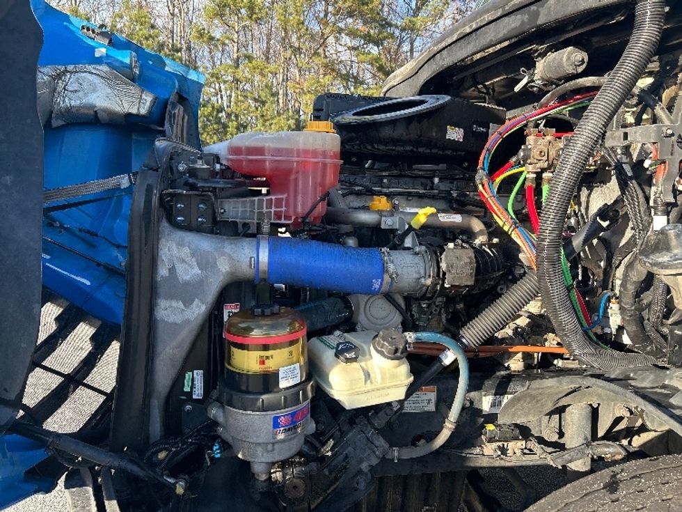 Day Cab Tractor-Heavy Duty Tractors-Freightliner-2019-T11664ST-Anderson-SC-334,063\n\t\tmiles-$ 46,250 - Image 16