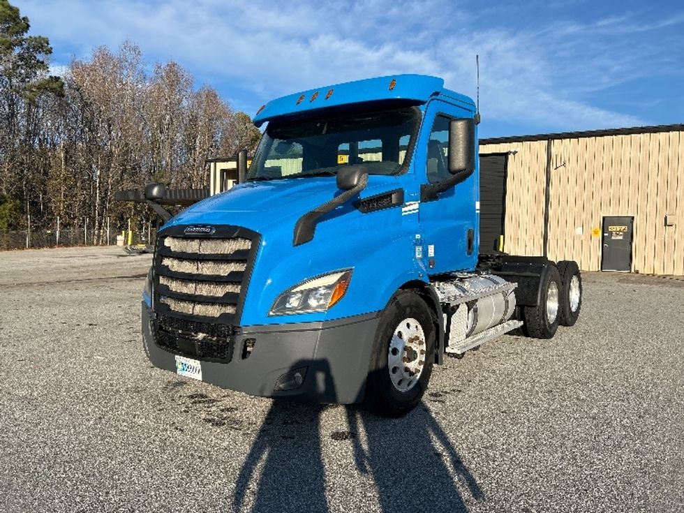 Day Cab Tractor-Heavy Duty Tractors-Freightliner-2019-T11664ST-Anderson-SC-334,063\n\t\tmiles-$ 46,250 - Image 3