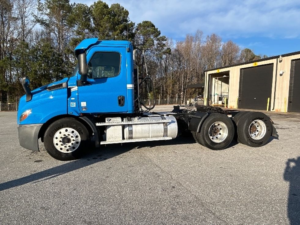 Day Cab Tractor-Heavy Duty Tractors-Freightliner-2019-T11664ST-Anderson-SC-334,063\n\t\tmiles-$ 46,250 - Image 4