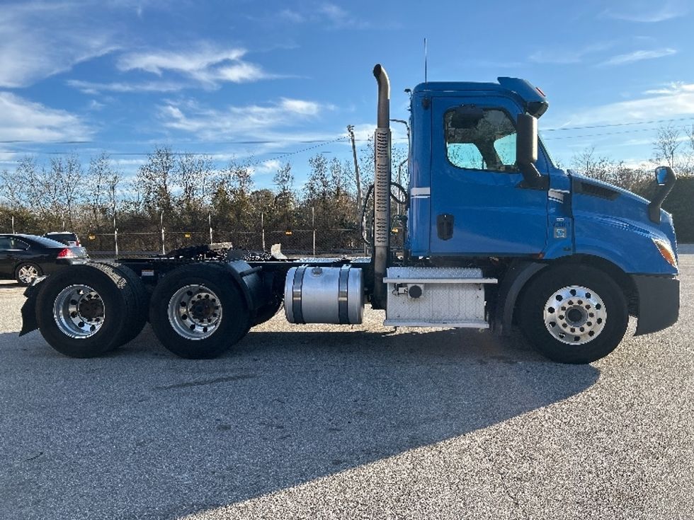 Day Cab Tractor-Heavy Duty Tractors-Freightliner-2019-T11664ST-Anderson-SC-334,063\n\t\tmiles-$ 46,250 - Image 8