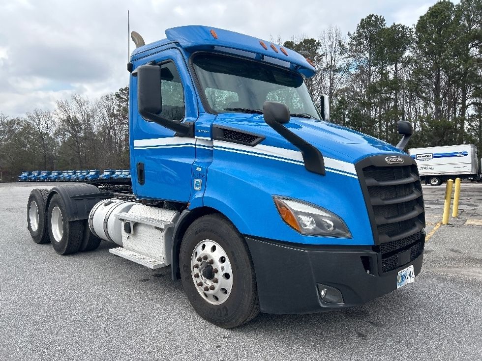 Day Cab Tractor-Heavy Duty Tractors-Freightliner-2019-T11664ST-Anderson-SC-334,646\n\t\tmiles-$ 46,250 - Image 1