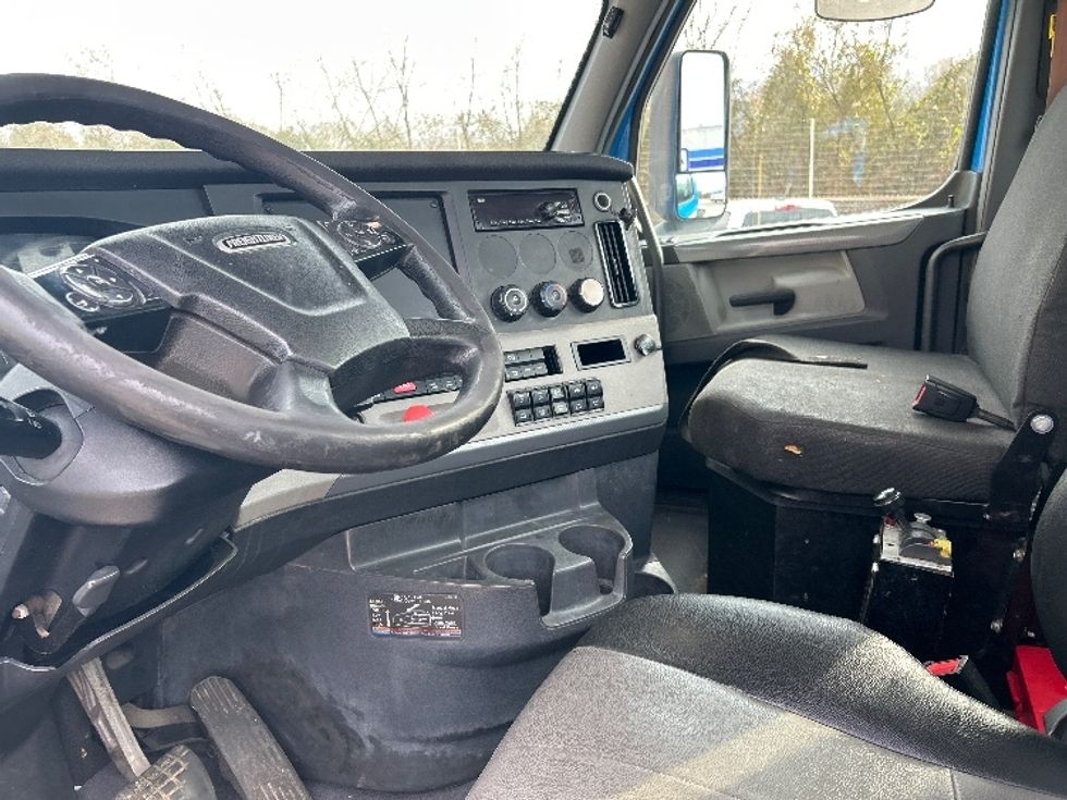 Day Cab Tractor-Heavy Duty Tractors-Freightliner-2019-T11664ST-Anderson-SC-334,646\n\t\tmiles-$ 46,250 - Image 10