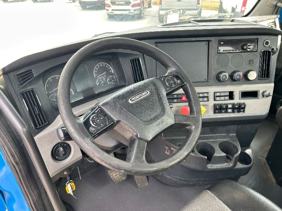 Day Cab Tractor-Heavy Duty Tractors-Freightliner-2019-T11664ST-Anderson-SC-334,646\n\t\tmiles-$ 46,250 - Image 11