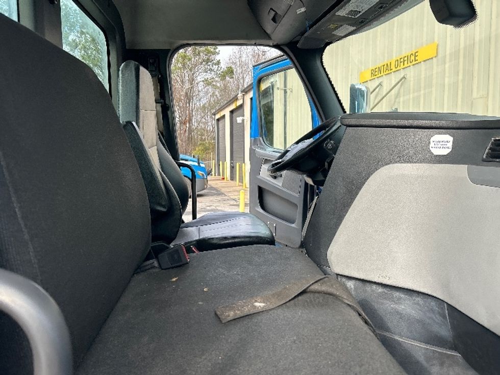 Day Cab Tractor-Heavy Duty Tractors-Freightliner-2019-T11664ST-Anderson-SC-334,646\n\t\tmiles-$ 46,250 - Image 14