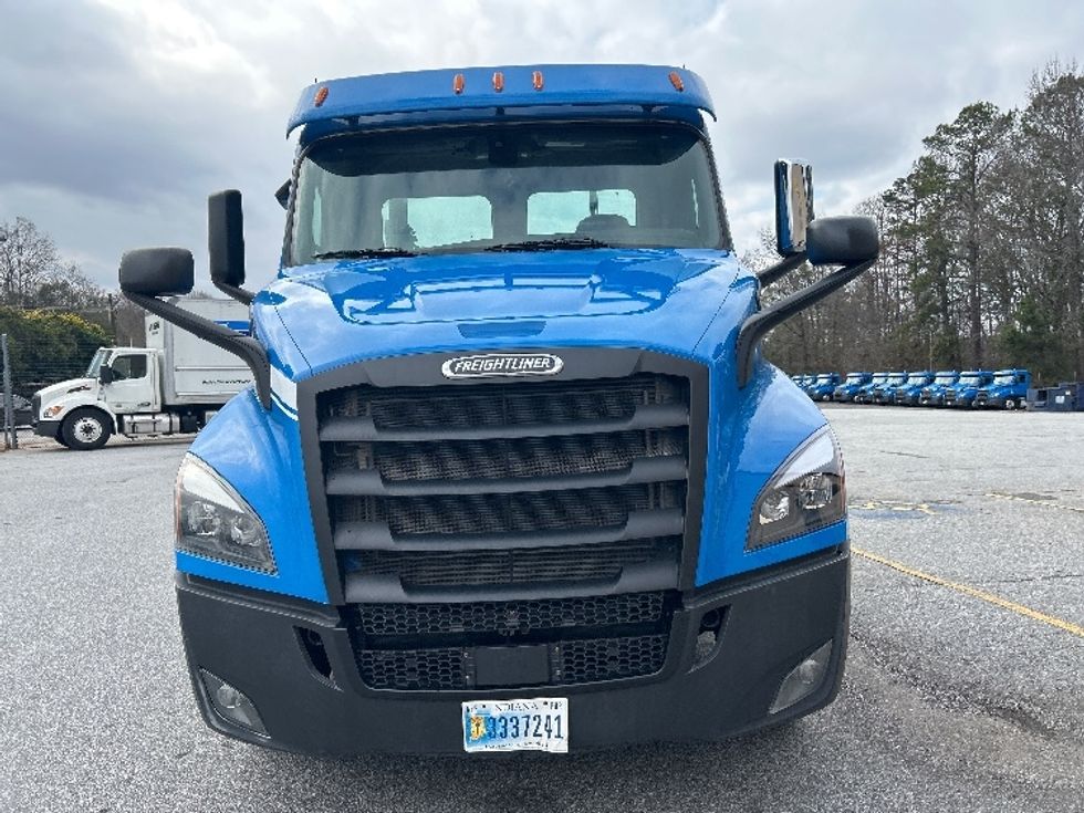 Day Cab Tractor-Heavy Duty Tractors-Freightliner-2019-T11664ST-Anderson-SC-334,646\n\t\tmiles-$ 46,250 - Image 2