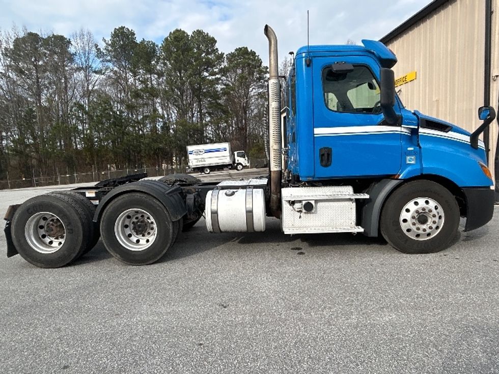 Day Cab Tractor-Heavy Duty Tractors-Freightliner-2019-T11664ST-Anderson-SC-334,646\n\t\tmiles-$ 46,250 - Image 8