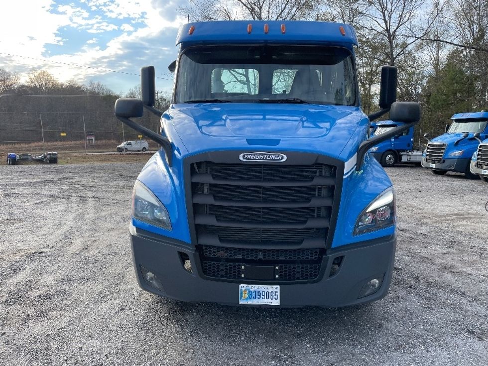 Day Cab Tractor-Heavy Duty Tractors-Freightliner-2019-T11664ST-Anderson-SC-363,375\n\t\tmiles-$ 44,750 - Image 2