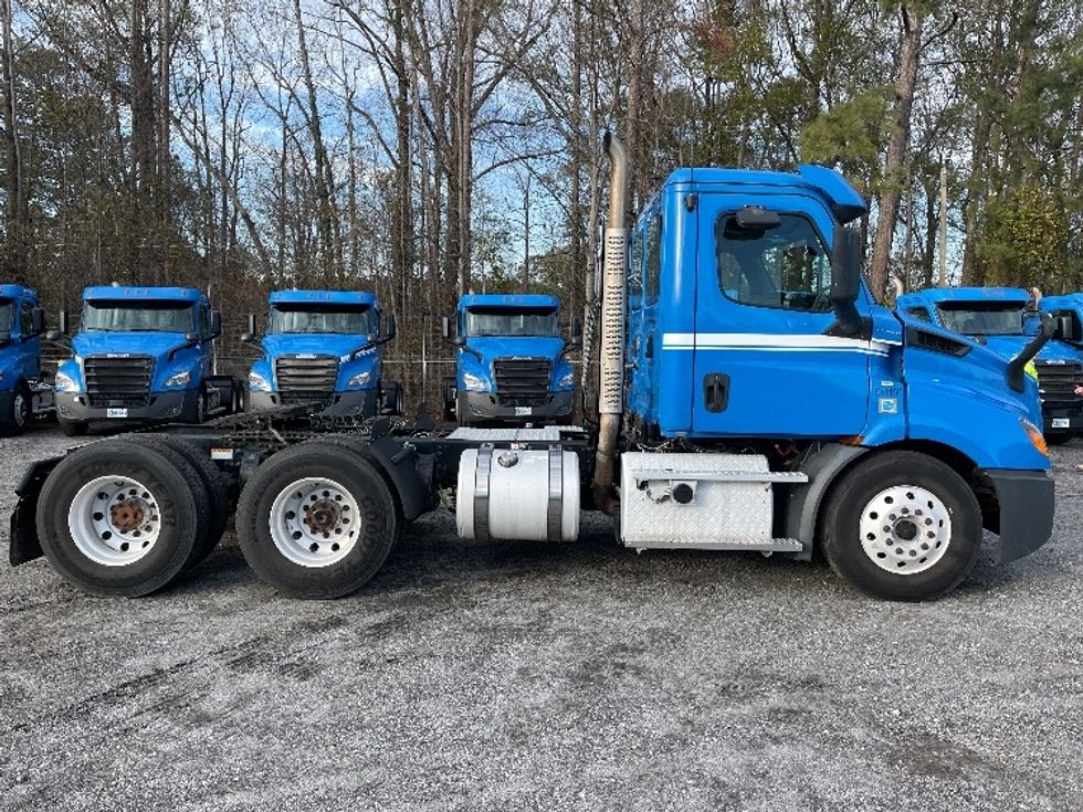 Day Cab Tractor-Heavy Duty Tractors-Freightliner-2019-T11664ST-Anderson-SC-363,375\n\t\tmiles-$ 44,750 - Image 8