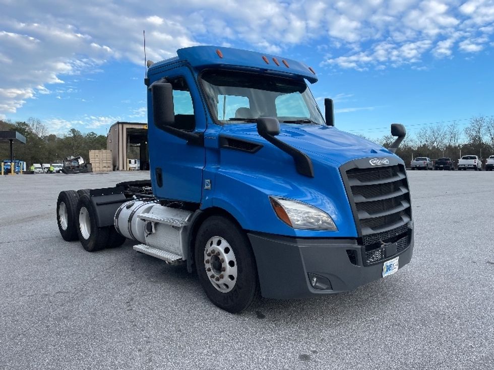 Day Cab Tractor-Heavy Duty Tractors-Freightliner-2019-T11664ST-Anderson-SC-366,837\n\t\tmiles-$ 44,500 - Image 1