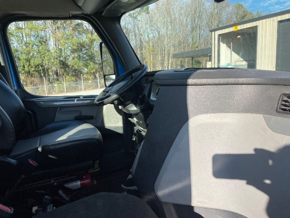 Day Cab Tractor-Heavy Duty Tractors-Freightliner-2019-T11664ST-Anderson-SC-366,837\n\t\tmiles-$ 44,500 - Image 14