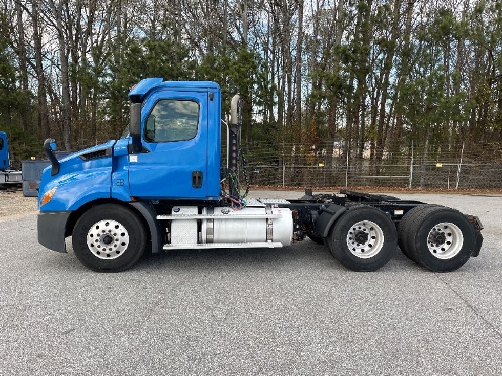 Day Cab Tractor-Heavy Duty Tractors-Freightliner-2019-T11664ST-Anderson-SC-366,837\n\t\tmiles-$ 44,500 - Image 4
