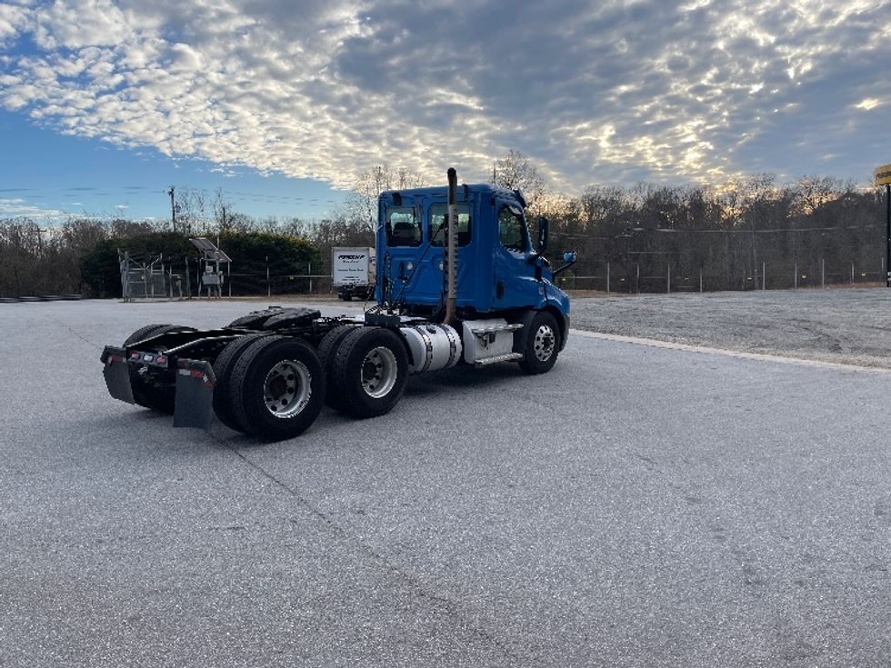 Day Cab Tractor-Heavy Duty Tractors-Freightliner-2019-T11664ST-Anderson-SC-366,837\n\t\tmiles-$ 44,500 - Image 7