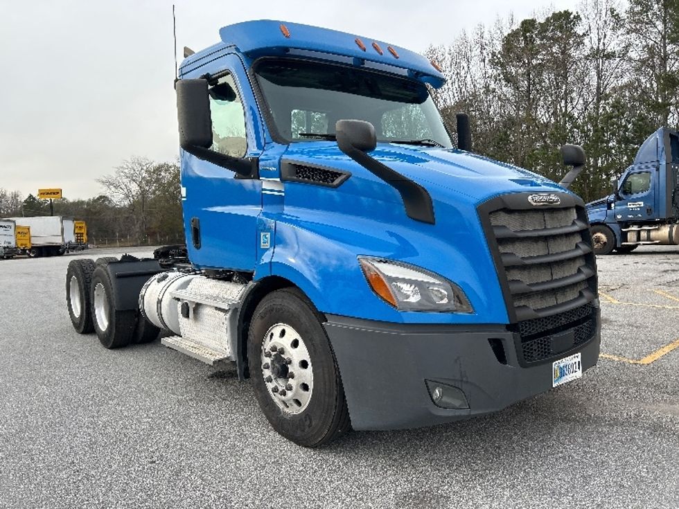 Day Cab Tractor-Heavy Duty Tractors-Freightliner-2019-T11664ST-Anderson-SC-369,860\n\t\tmiles-$ 44,250 - Image 1