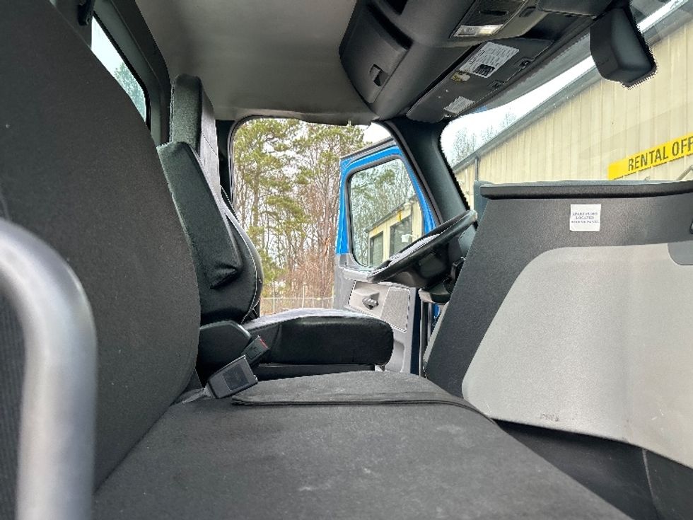 Day Cab Tractor-Heavy Duty Tractors-Freightliner-2019-T11664ST-Anderson-SC-369,860\n\t\tmiles-$ 44,250 - Image 14