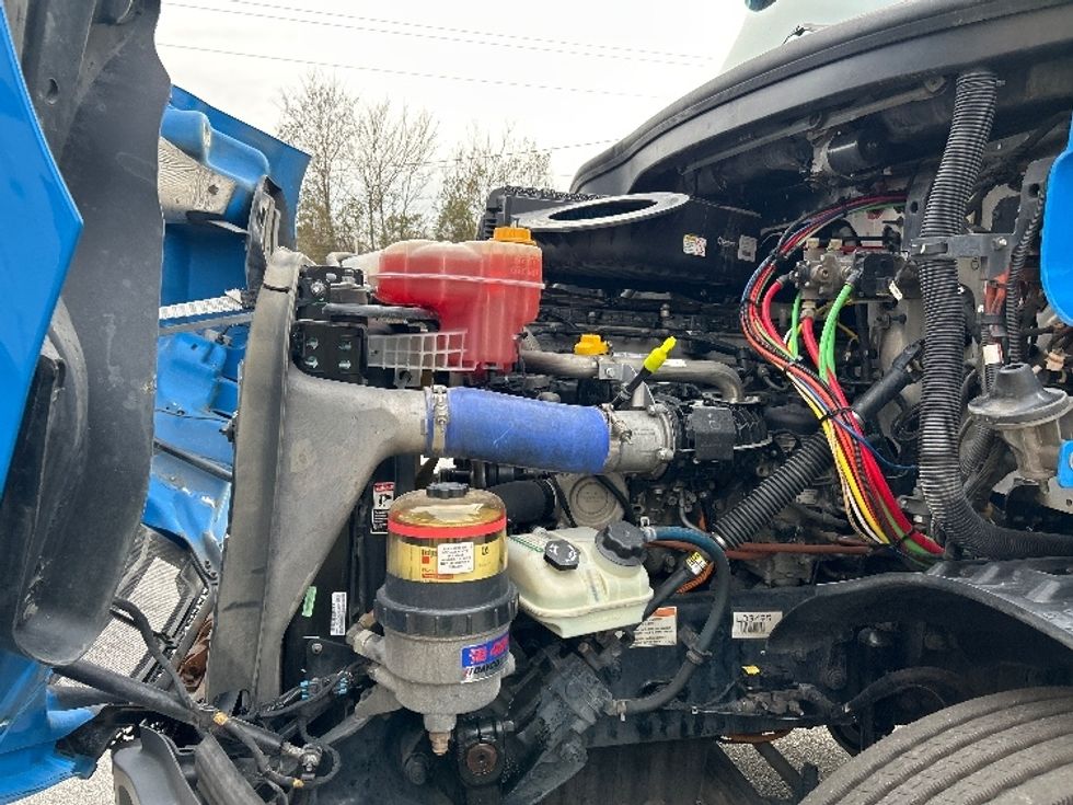 Day Cab Tractor-Heavy Duty Tractors-Freightliner-2019-T11664ST-Anderson-SC-369,860\n\t\tmiles-$ 44,250 - Image 16