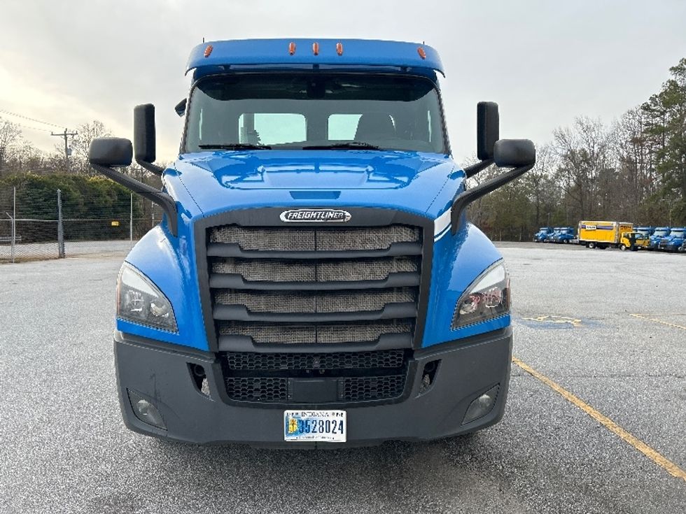 Day Cab Tractor-Heavy Duty Tractors-Freightliner-2019-T11664ST-Anderson-SC-369,860\n\t\tmiles-$ 44,250 - Image 2