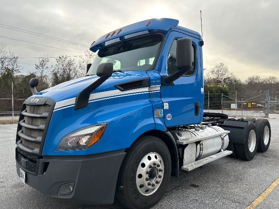 Day Cab Tractor-Heavy Duty Tractors-Freightliner-2019-T11664ST-Anderson-SC-369,860\n\t\tmiles-$ 44,250 - Image 3