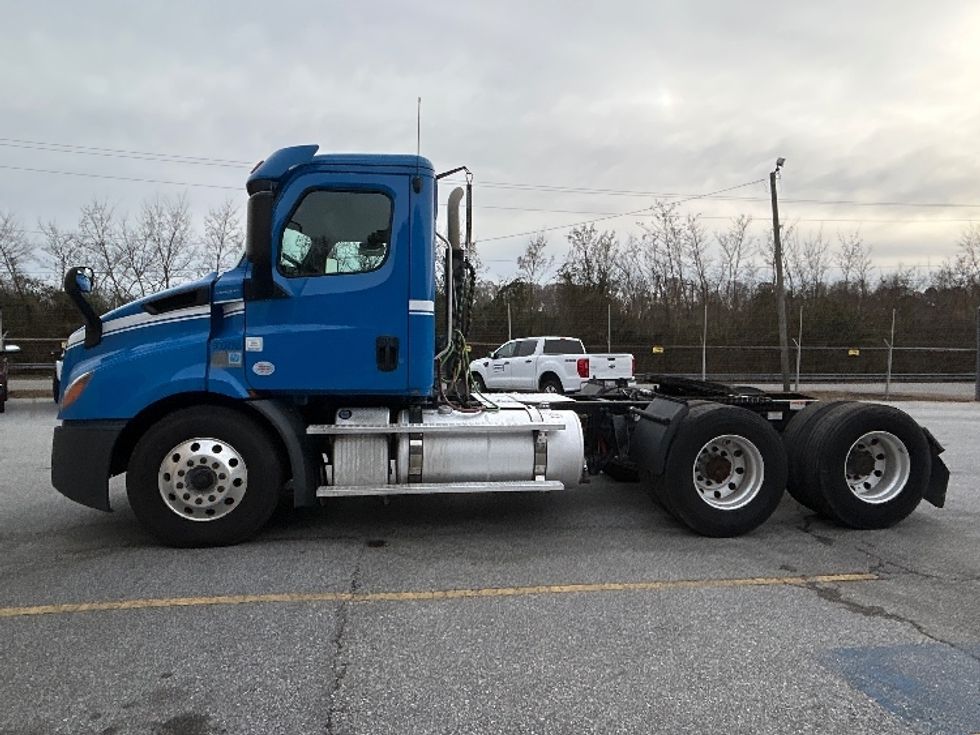 Day Cab Tractor-Heavy Duty Tractors-Freightliner-2019-T11664ST-Anderson-SC-369,860\n\t\tmiles-$ 44,250 - Image 4