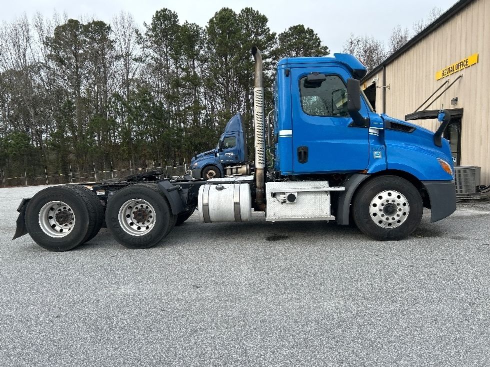 Day Cab Tractor-Heavy Duty Tractors-Freightliner-2019-T11664ST-Anderson-SC-369,860\n\t\tmiles-$ 44,250 - Image 8