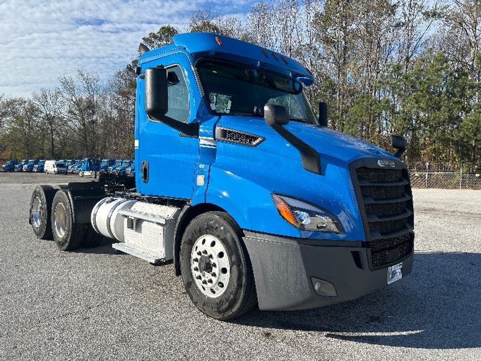 Day Cab Tractor-Heavy Duty Tractors-Freightliner-2019-T11664ST-Anderson-SC-397,447\n\t\tmiles-$ 43,000 - Image 1