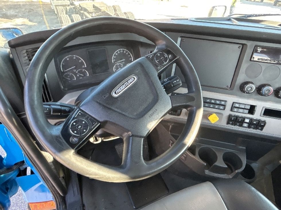 Day Cab Tractor-Heavy Duty Tractors-Freightliner-2019-T11664ST-Anderson-SC-397,447\n\t\tmiles-$ 43,000 - Image 11