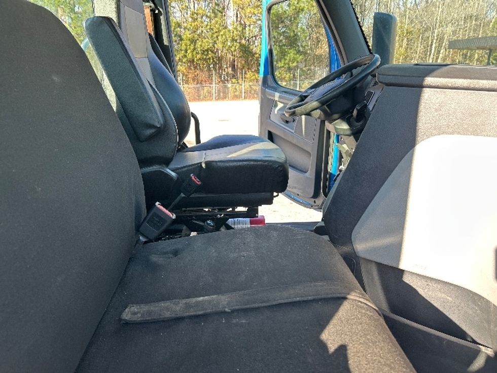 Day Cab Tractor-Heavy Duty Tractors-Freightliner-2019-T11664ST-Anderson-SC-397,447\n\t\tmiles-$ 43,000 - Image 14