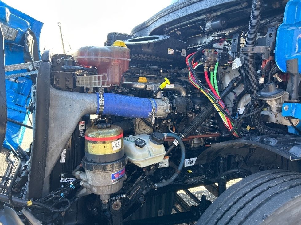 Day Cab Tractor-Heavy Duty Tractors-Freightliner-2019-T11664ST-Anderson-SC-397,447\n\t\tmiles-$ 43,000 - Image 16