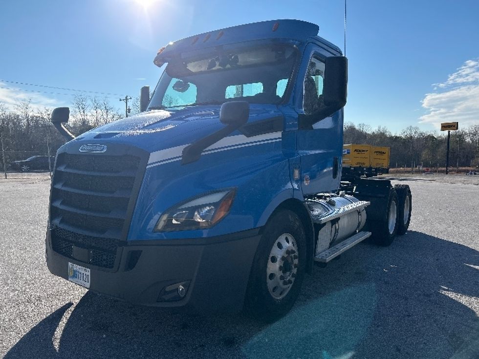 Day Cab Tractor-Heavy Duty Tractors-Freightliner-2019-T11664ST-Anderson-SC-397,447\n\t\tmiles-$ 43,000 - Image 3