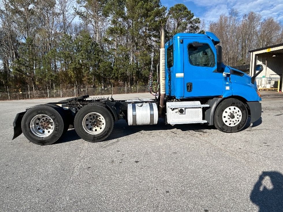 Day Cab Tractor-Heavy Duty Tractors-Freightliner-2019-T11664ST-Anderson-SC-397,447\n\t\tmiles-$ 43,000 - Image 8