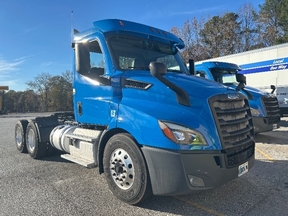 Day Cab Tractor-Heavy Duty Tractors-Freightliner-2019-T11664ST-Anderson-SC-419,018\n\t\tmiles-$ 41,500 - Image 1