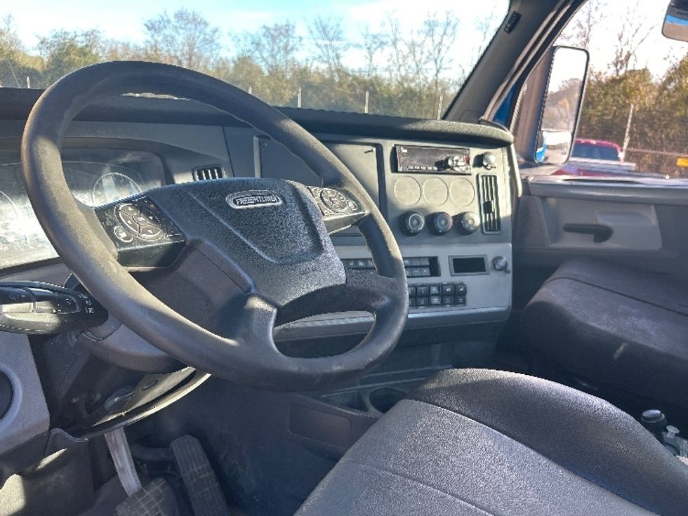 Day Cab Tractor-Heavy Duty Tractors-Freightliner-2019-T11664ST-Anderson-SC-419,018\n\t\tmiles-$ 41,500 - Image 10