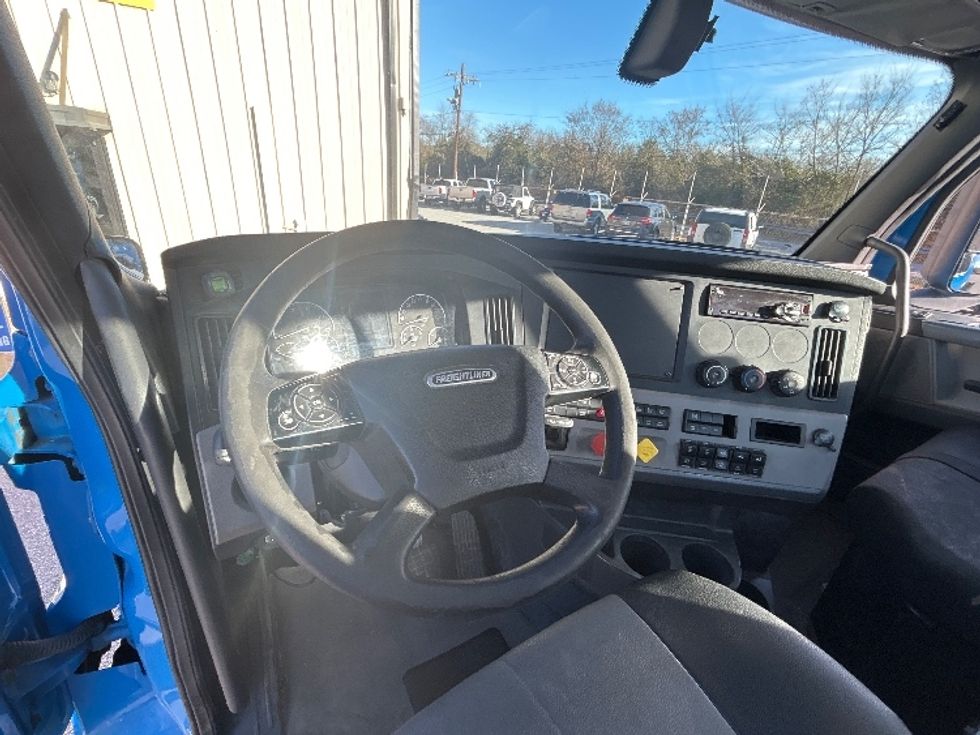Day Cab Tractor-Heavy Duty Tractors-Freightliner-2019-T11664ST-Anderson-SC-419,018\n\t\tmiles-$ 41,500 - Image 11