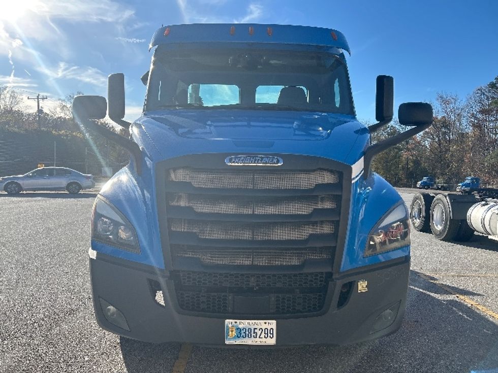 Day Cab Tractor-Heavy Duty Tractors-Freightliner-2019-T11664ST-Anderson-SC-419,018\n\t\tmiles-$ 41,500 - Image 2
