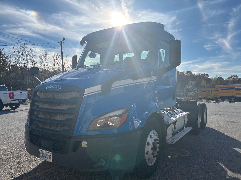 Day Cab Tractor-Heavy Duty Tractors-Freightliner-2019-T11664ST-Anderson-SC-419,018\n\t\tmiles-$ 41,500 - Image 3