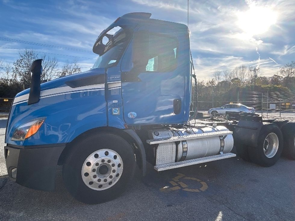 Day Cab Tractor-Heavy Duty Tractors-Freightliner-2019-T11664ST-Anderson-SC-419,018\n\t\tmiles-$ 41,500 - Image 4
