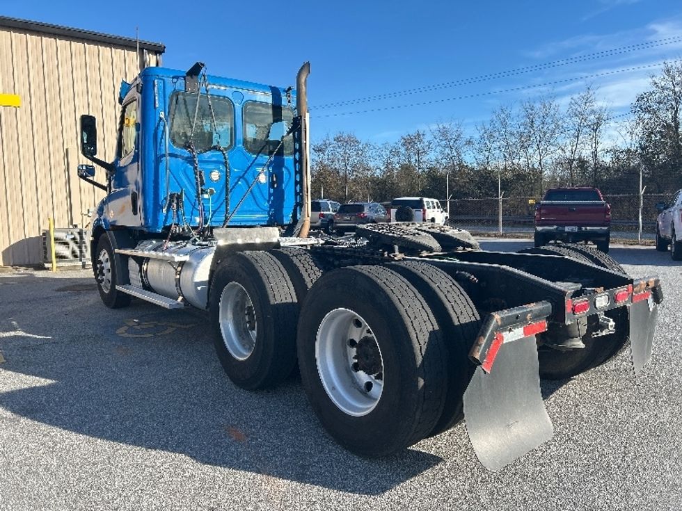 Day Cab Tractor-Heavy Duty Tractors-Freightliner-2019-T11664ST-Anderson-SC-419,018\n\t\tmiles-$ 41,500 - Image 5