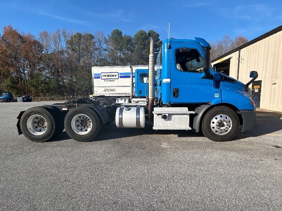 Day Cab Tractor-Heavy Duty Tractors-Freightliner-2019-T11664ST-Anderson-SC-419,018\n\t\tmiles-$ 41,500 - Image 8