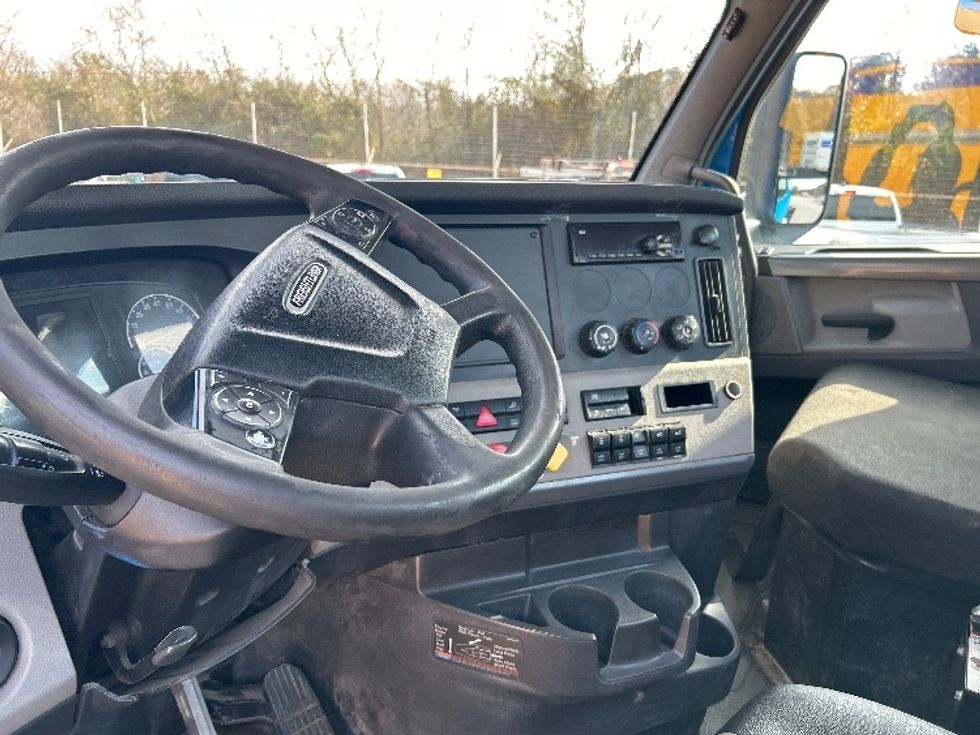 Day Cab Tractor-Heavy Duty Tractors-Freightliner-2019-T11664ST-Anderson-SC-431,699\n\t\tmiles-$ 41,000 - Image 10