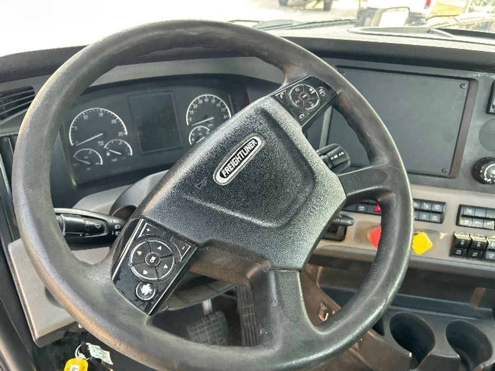 Day Cab Tractor-Heavy Duty Tractors-Freightliner-2019-T11664ST-Anderson-SC-431,699\n\t\tmiles-$ 41,000 - Image 11