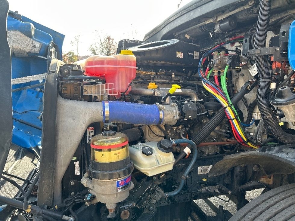 Day Cab Tractor-Heavy Duty Tractors-Freightliner-2019-T11664ST-Anderson-SC-431,699\n\t\tmiles-$ 41,000 - Image 16