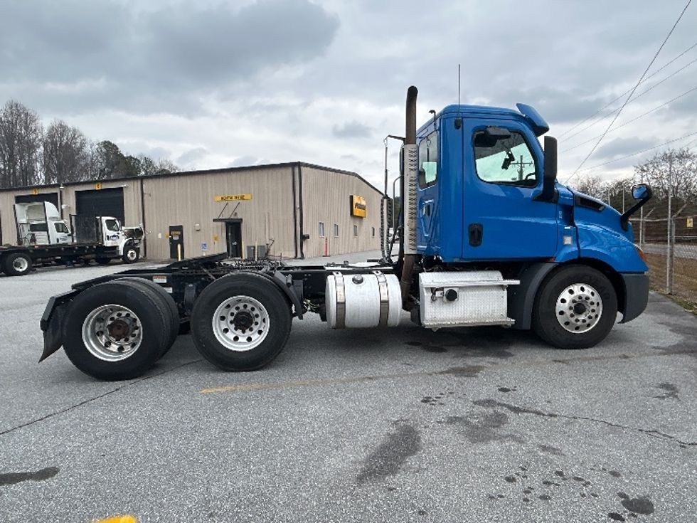 Day Cab Tractor-Heavy Duty Tractors-Freightliner-2019-T11664ST-Anderson-SC-431,699\n\t\tmiles-$ 41,000 - Image 8