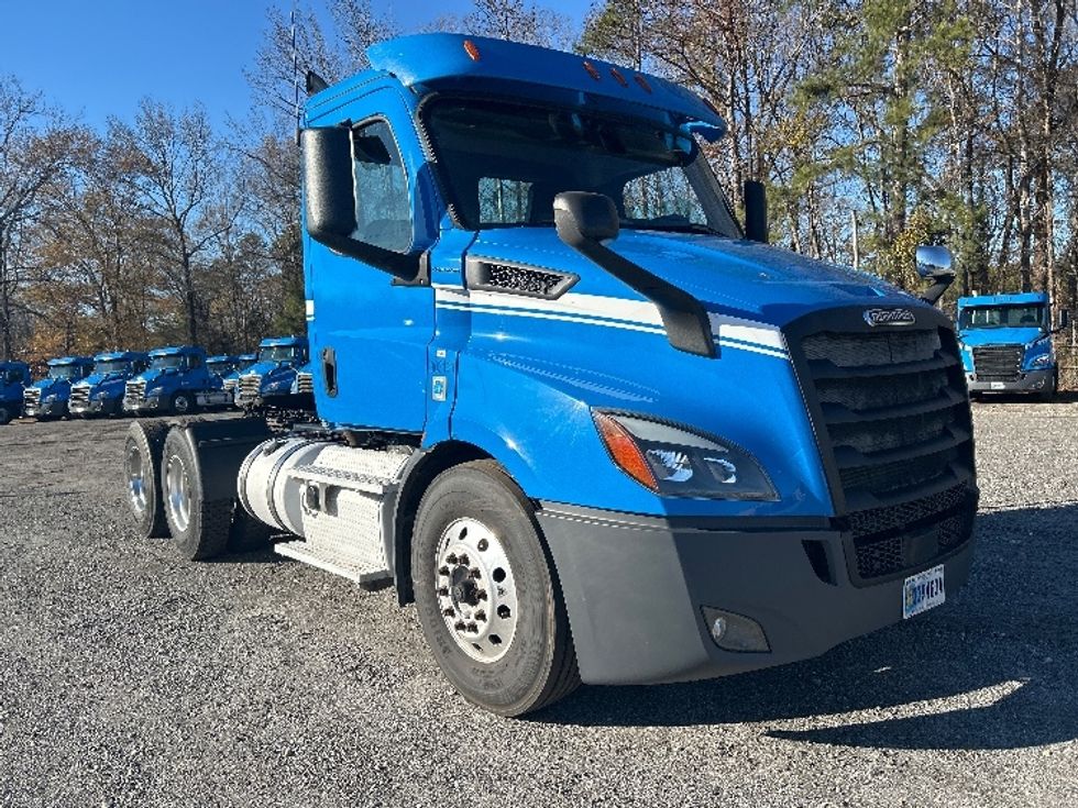 Day Cab Tractor-Heavy Duty Tractors-Freightliner-2019-T11664ST-Anderson-SC-448,645\n\t\tmiles-$ 40,000 - Image 1