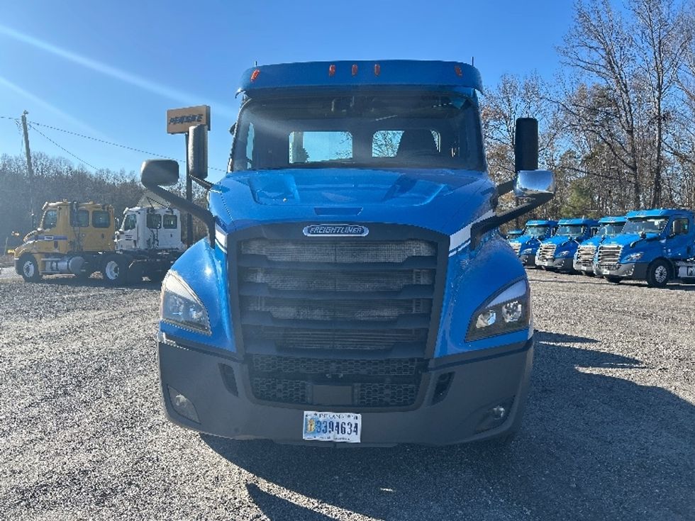 Day Cab Tractor-Heavy Duty Tractors-Freightliner-2019-T11664ST-Anderson-SC-448,645\n\t\tmiles-$ 40,000 - Image 2